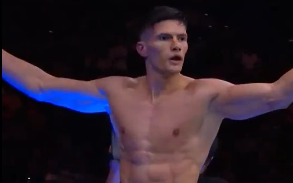 Islam Dulatov vence no UFC 318 (reprodução UFC)