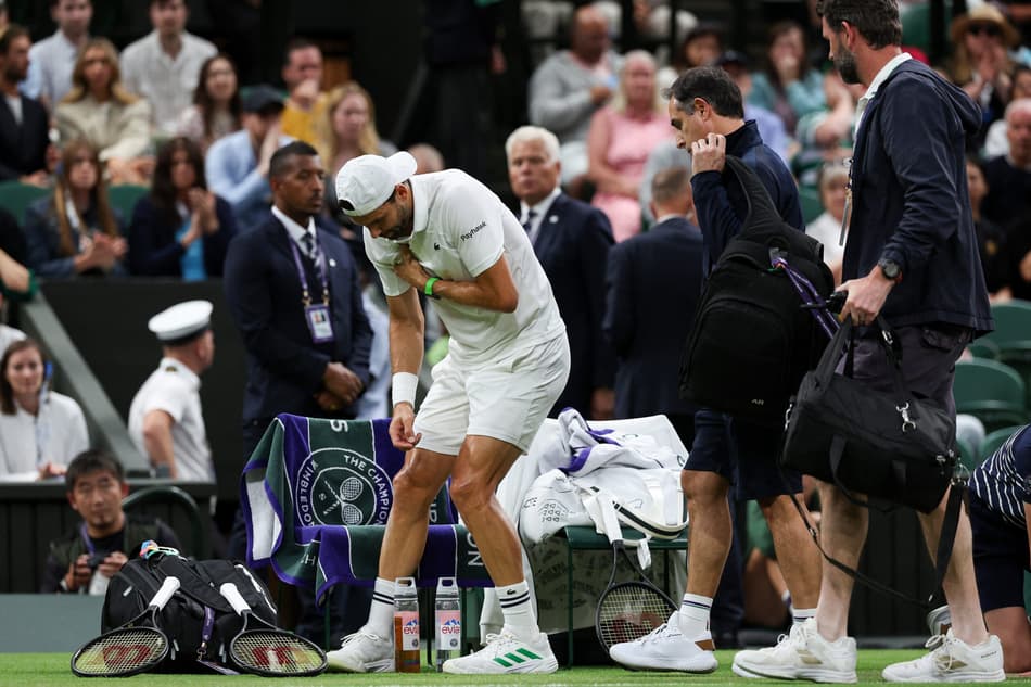 Dimitrov sente lesão e abandona jogo em que vencia Sinner em Wimbledon