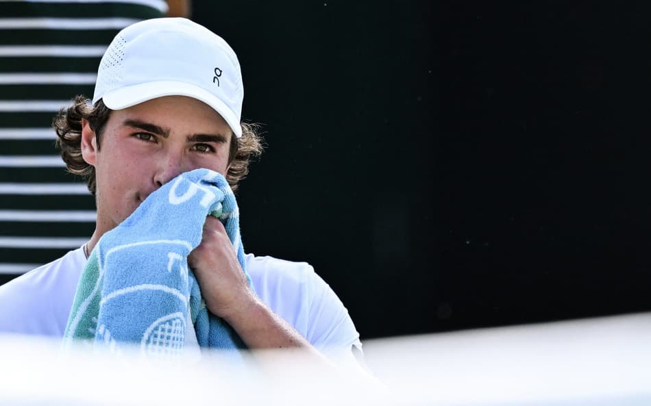 João Fonseca tenta, mas desperdiça chances e está fora de Wimbledon
