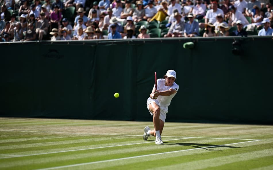 João Fonseca enfrenta Nicolas Jarry pela terceira fase em Wimbledon (foto: Kirill KUDRYAVTSEV / AFP)