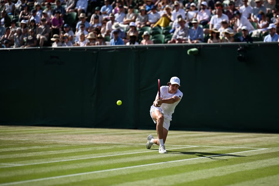 João Fonseca enfrenta Nicolas Jarry pela terceira fase em Wimbledon (foto: Kirill KUDRYAVTSEV / AFP)