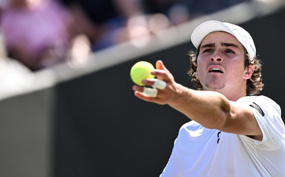 João Fonseca enfrenta Nicolas Jarry pela terceira fase em Wimbledon (foto: Kirill KUDRYAVTSEV / AFP)