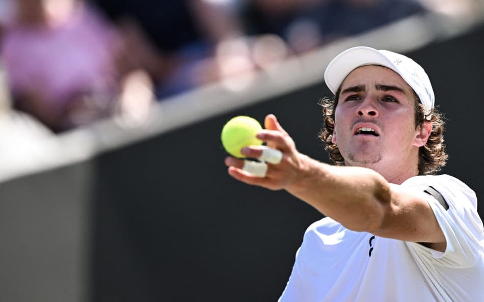João Fonseca enfrenta Nicolas Jarry pela terceira fase em Wimbledon (foto: Kirill KUDRYAVTSEV / AFP)