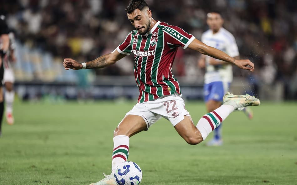 Juan Freytes em ação durante o jogo entre Fluminense e Cruzeiro