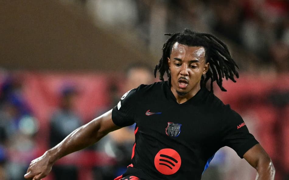 Jules Kounde em Monaco x Barcelona