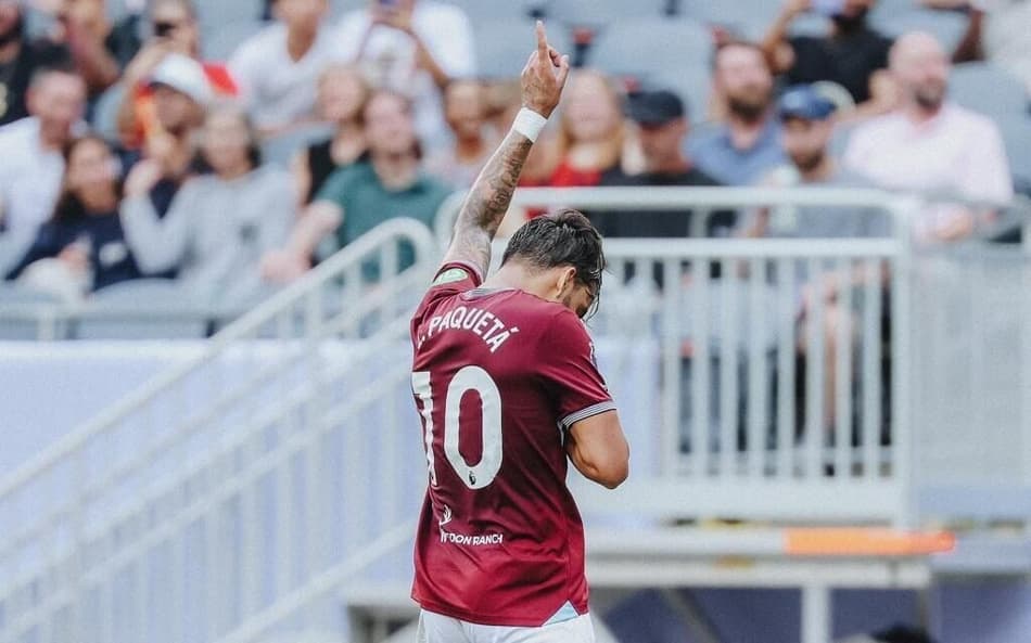 Lucas Paquetá comemora gol marcado pelo West Ham em amistoso contra o Everton