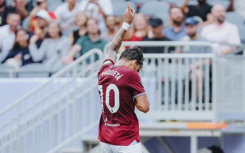 Lucas Paquetá comemora gol marcado pelo West Ham em amistoso contra o Everton