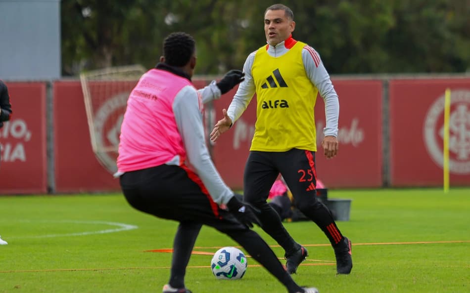 Gabriel Mercado, zagueiro do Internacional, em treino no CT Parque Gigante