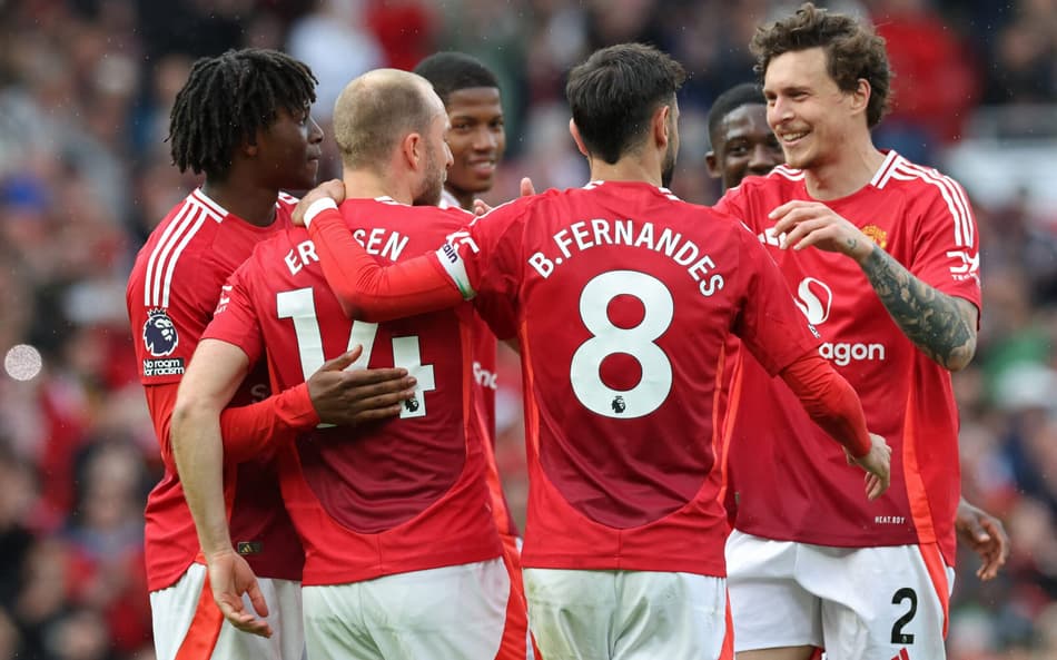 Manchester United comemorando o gol de Eriksen, na última partida da Premier League (Foto: Darren Staples/AFP)