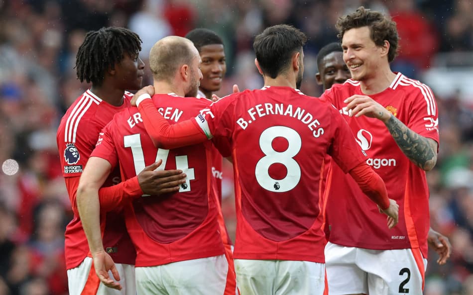 Manchester United comemorando o gol de Eriksen, na última partida da Premier League (Foto: Darren Staples/AFP)