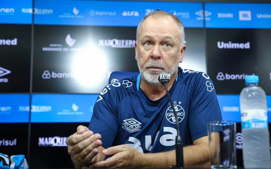 Mano Menezes em sua entrevista coletiva de apresentação no Grêmio. (Foto: Lucas Uebel/Grêmio FBPA)