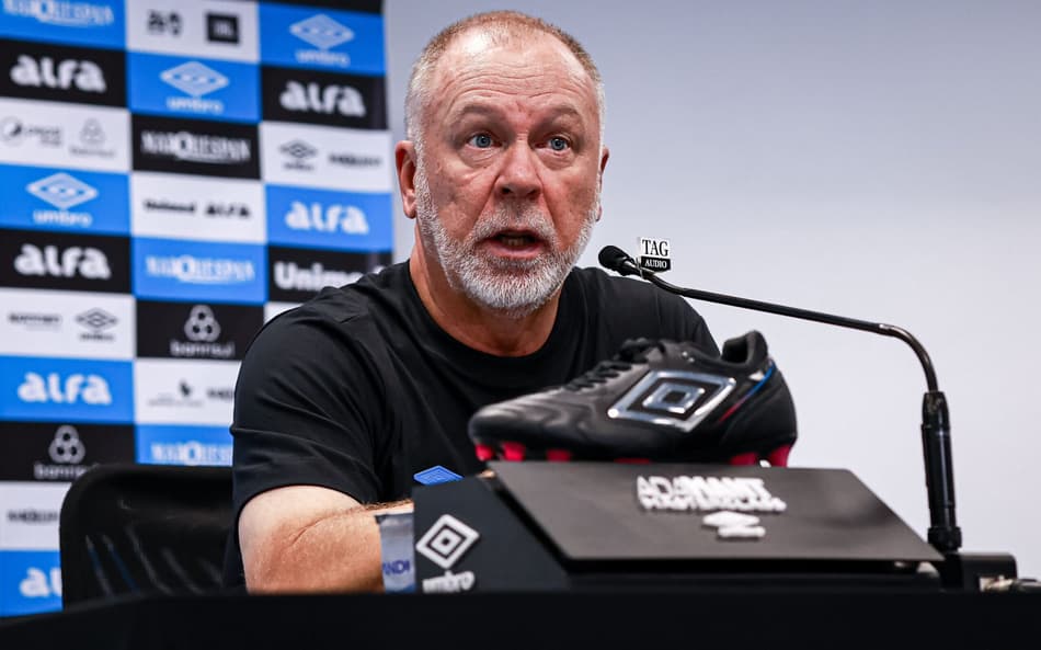 Mano Menezes, técnico do Grêmio, em entrevista coletiva. (Foto: Maxi Franzoi/AGIF)