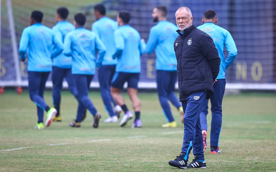 Mano Menezes em treinamento do Grêmio em Lima. (Foto: Lucas Uebel/Grêmio FBPA)