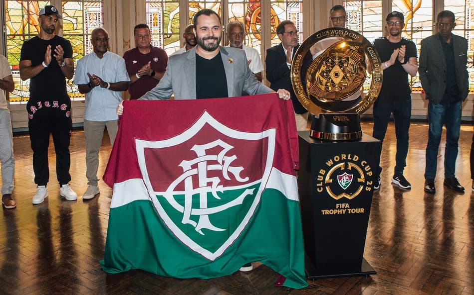 Taça do Mundial de Clubes na sede do Fluminense