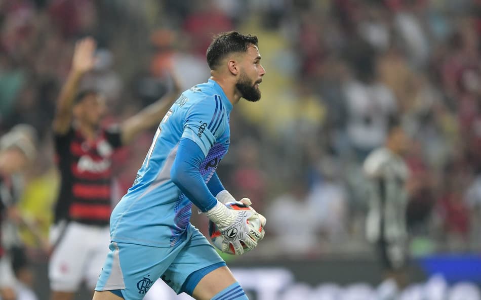 Matheus Cunha em ação pelo Flamengo na vitória sobre o Botafogo, pelo Campeonato Carioca