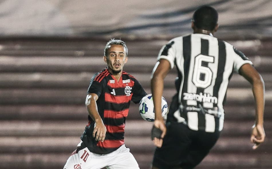 Sob olhares de Davide Ancelotti, Botafogo e Flamengo empatam pelo Brasileirão sub-20