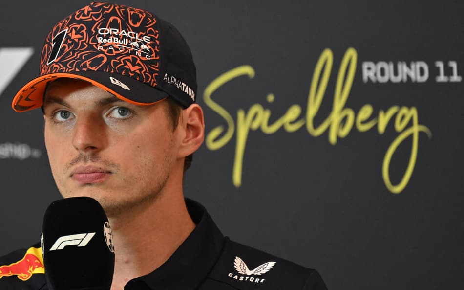 Max Verstappen em coletiva de imprensa em Spielberg, Áustria (foto: Andrej ISAKOVIC / AFP)