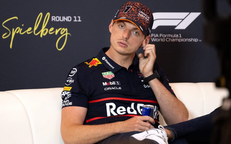 Max Verstappen em coletiva de imprensa em Spielberg, Áustria (foto: Joe Klamar / AFP)