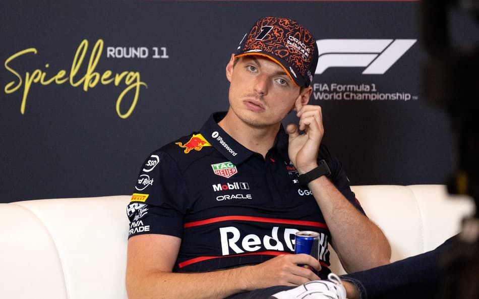 Max Verstappen em coletiva de imprensa em Spielberg, Áustria (foto: Joe Klamar / AFP)