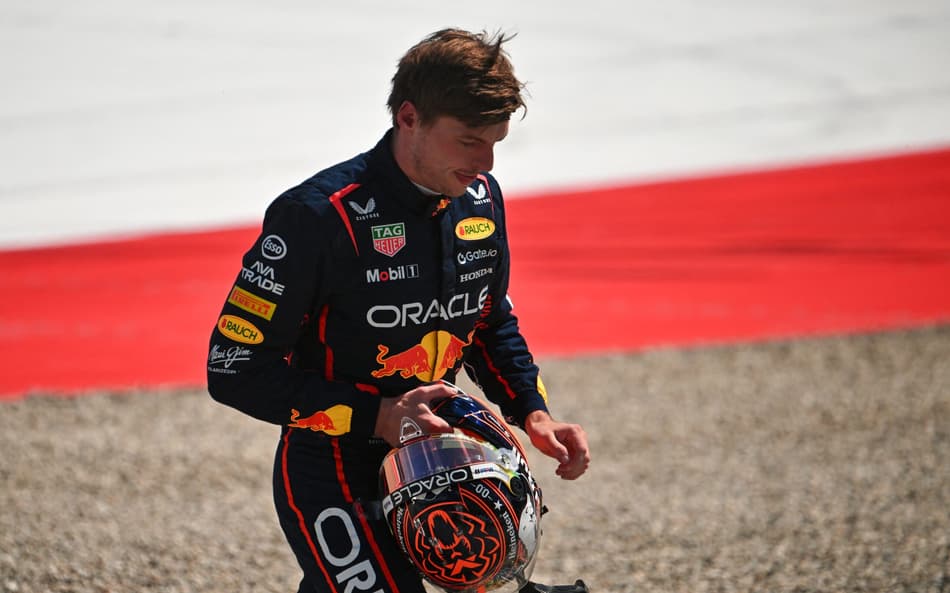 Max Verstappen deixa o GP da Áustria (foto: Jure Makovec / AFP)