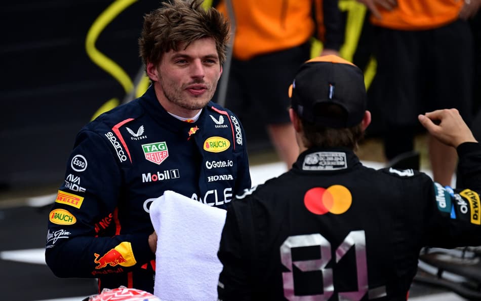 Max Verstappen apó o treino classificatório do GP da Inglaterra (foto: Ben STANSALL / AFP)