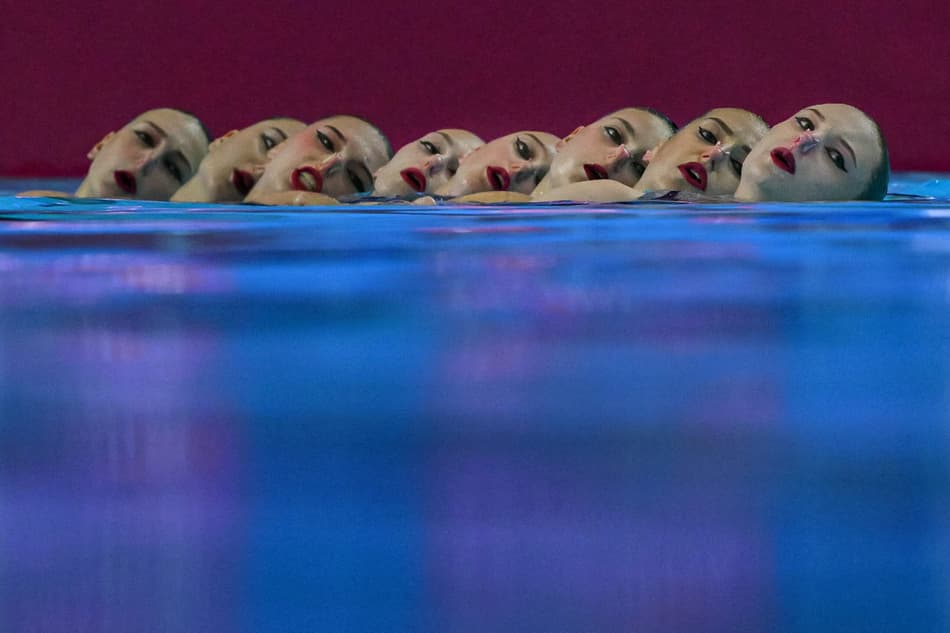 Equipe neutra na competição de Nado Artístico no Mundial de Esportes Aquáticos 2025, em Cingapura (foto: François-Xavier MARIT / AFP)