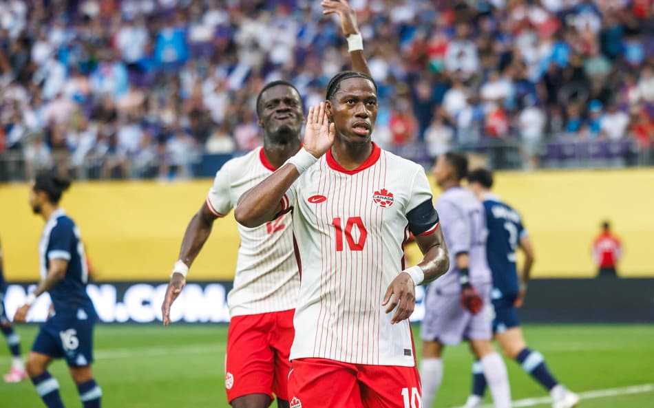 Novo reforço da Juventus, Jonathan David celebra gol por Canadá contra a Guatemala, na Copa Ouro