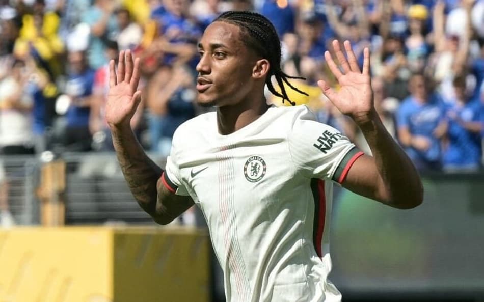 Seleção da rodada do Mundial: João Pedro fez dois gols contra o Fluminense, seu ex-clube (Foto: JUAN MABROMATA / AFP)