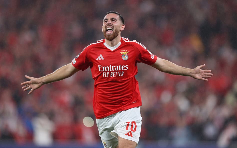 Orkun Kokcu comemora gol em Benfica 4x0 Atlético de Madrid pela Champions League