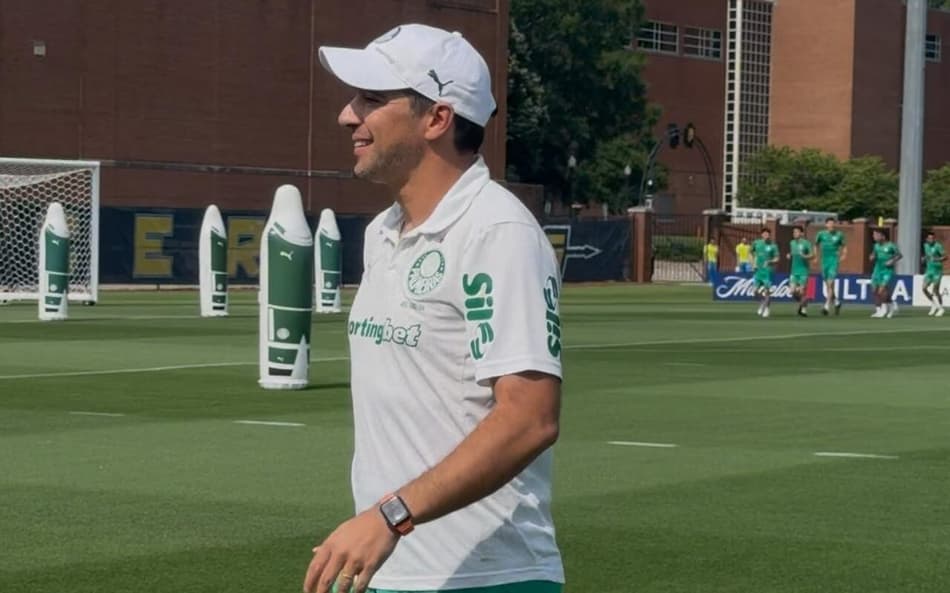 Abel Ferreira durante treinamento do Palmeiras nos Estados Unidos