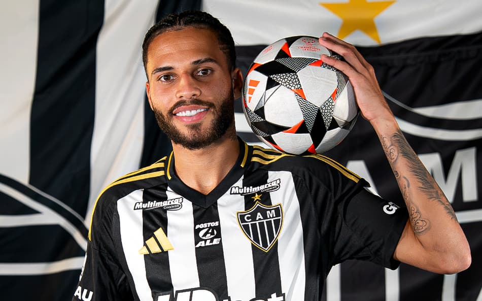 Alexsander, com a camisa do Atlético-MG
