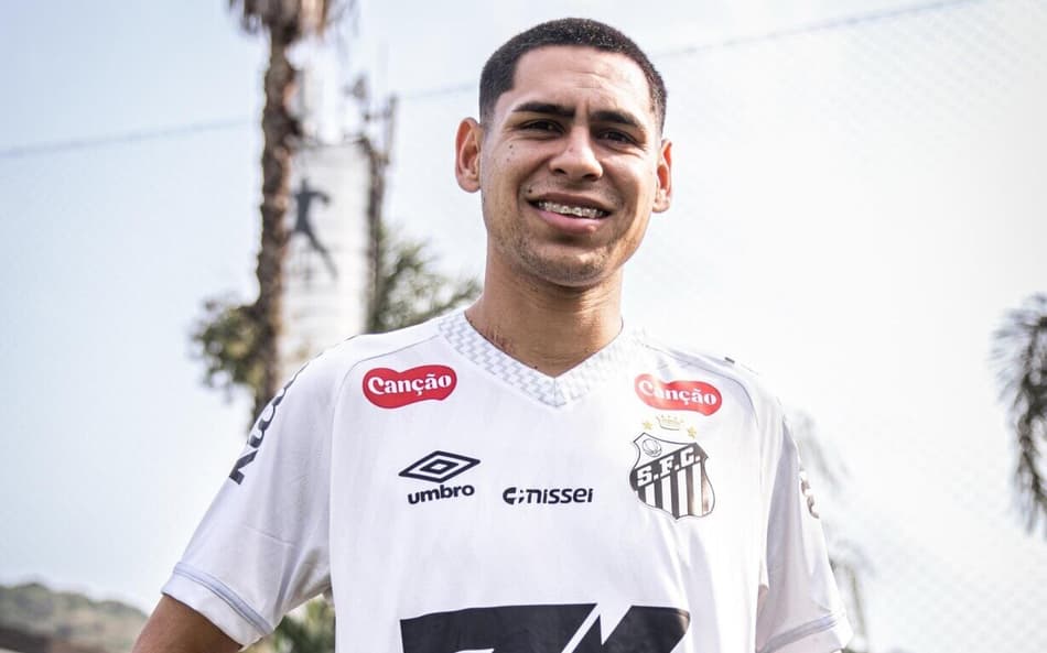 Gustavo Caballero é anunciado como novo reforço do Santos. (Foto: Divulgação/ Santos FC)