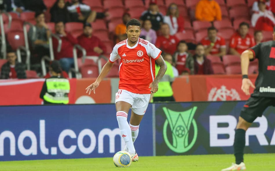 Matheus Dias, volante da base do Internacional