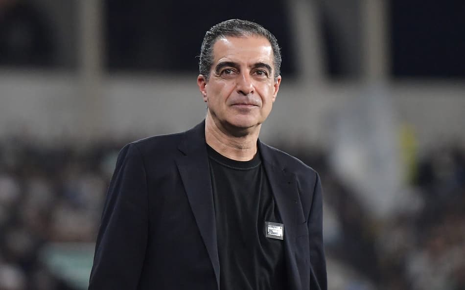 Renato Paiva é o técnico do Botafogo (Foto: Thiago Ribeiro/AGIF)