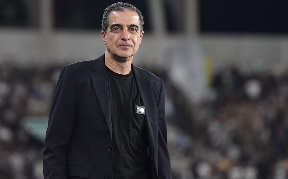 Renato Paiva é o técnico do Botafogo (Foto: Thiago Ribeiro/AGIF)