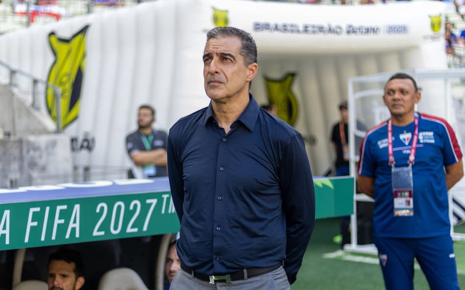 Renato Paiva comanda o Fortaleza contra o Bahia (Foto: Baggio Rodrigues/AGIF)