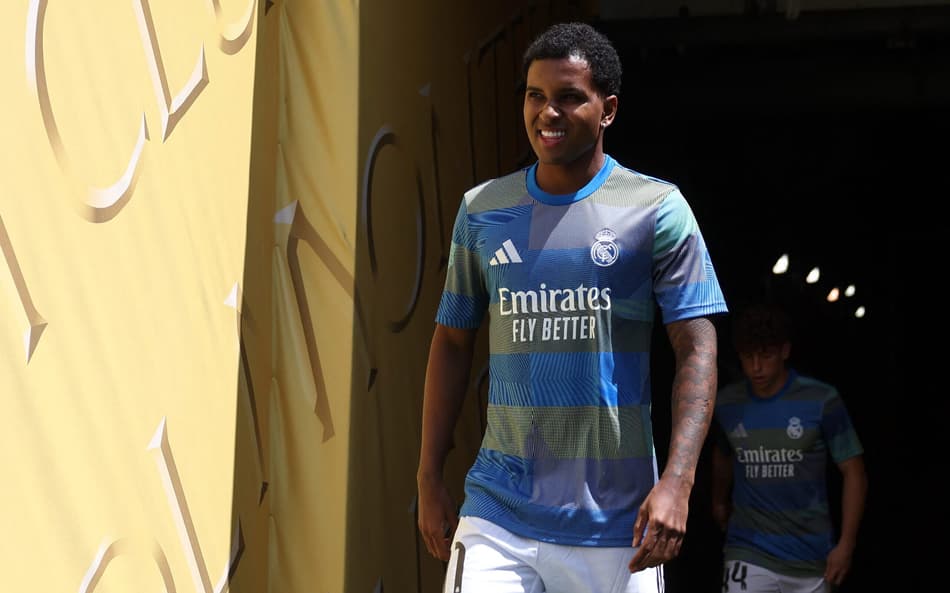 Rodrygo durante aquecimento do Real Madrid antes do jogo contra o PSG, no Mundial de Clubes