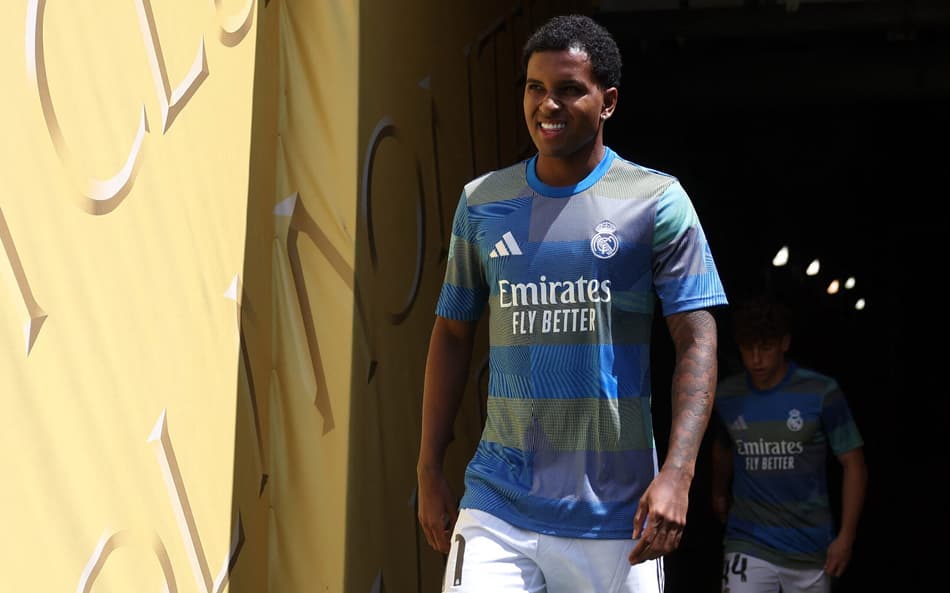 Rodrygo durante aquecimento do Real Madrid antes do jogo contra o PSG, no Mundial de Clubes