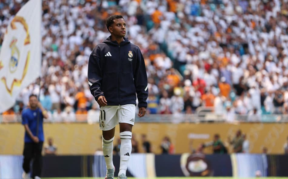 Rodrygo durante aquecimento do Real Madrid na estreia do Mundial de Clubes