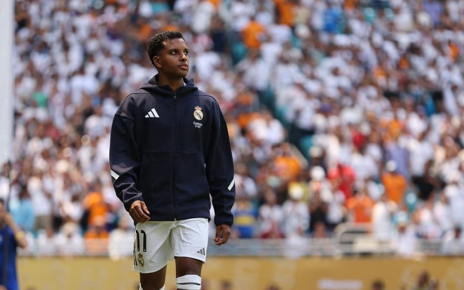 Rodrygo durante aquecimento do Real Madrid na estreia do Mundial de Clubes