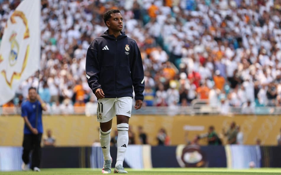 Rodrygo durante aquecimento do Real Madrid na estreia do Mundial de Clubes