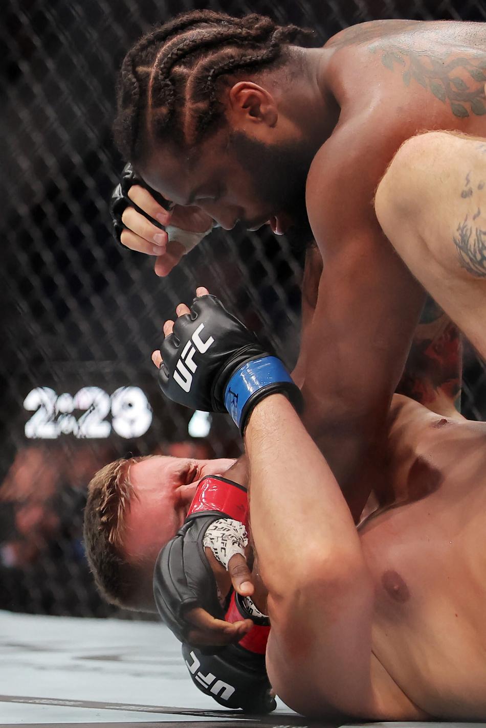Ryan Spann derrota Lukasz Brzeski no UFC 318 (FOTO: Jonathan Bachman / GETTY IMAGES NORTH AMERICA / Getty Images via AFP)