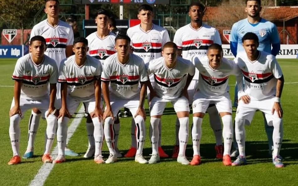 Comissão de Crespo marca presença em jogo do Sub-20 do São Paulo