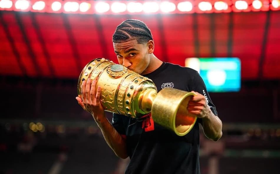 Amine Adli foi campeão da Bundesliga e da Copa da Alemanha com o Bayer Leverkusen (Foto: Reprodução/Amine Adli)
