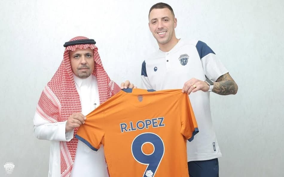 Renzo López apresentado na Arábia Saudita (Foto; redes sociais)