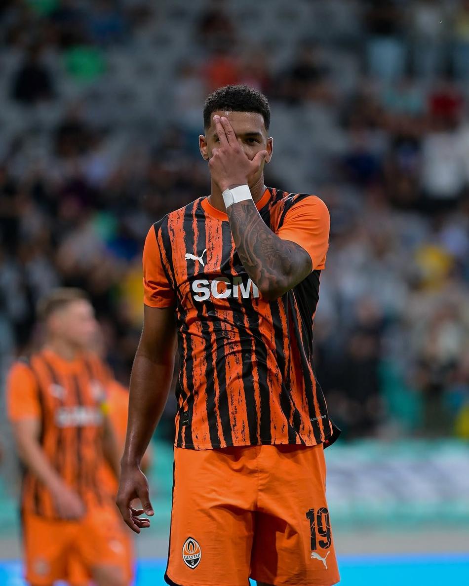 Kauã Elias comemora gol pelo Shakhtar Donetsk (Foto: Reprodução)
