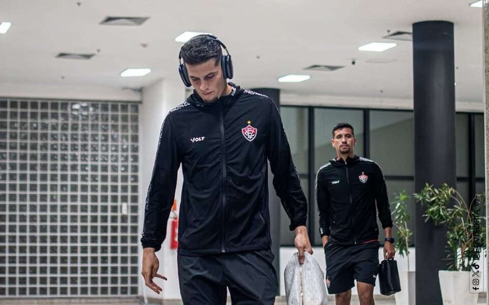 Rúben Rodrigues chega ao Nilton Santos (Foto: Victor Ferreira / EC Vitória)