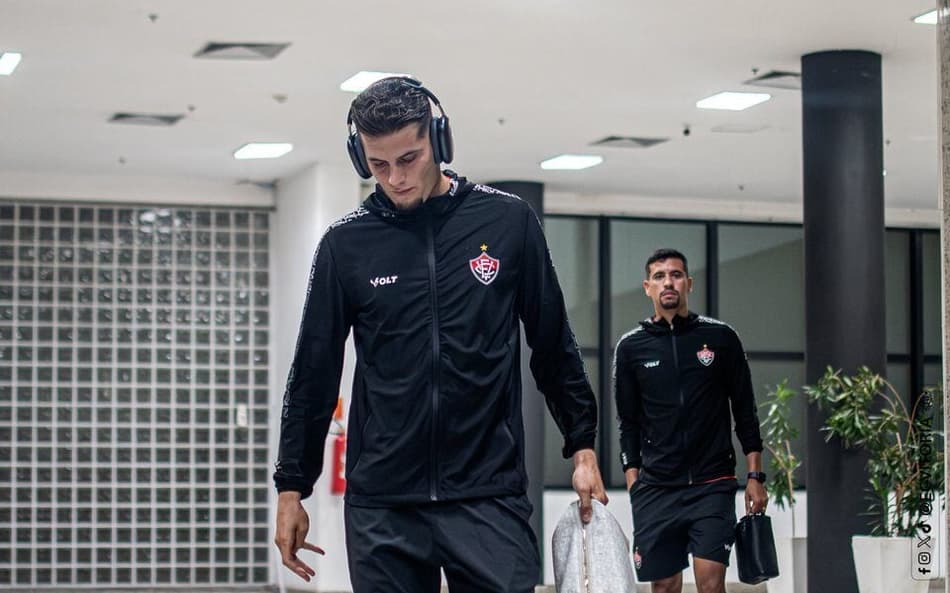 Rúben Rodrigues chega ao Nilton Santos (Foto: Victor Ferreira / EC Vitória)