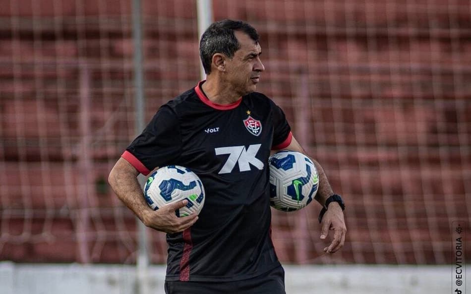 Fábio Carille comanda treino do Vitória (Foto: Victor Ferreira / EC Vitória)