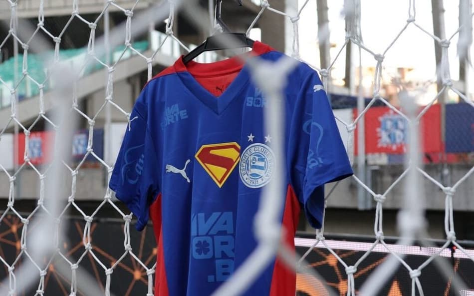 Uniforme do superman será usado na partida contra o Retrô (Foto: Catarina Brandão)